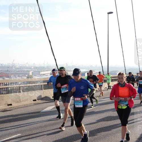 03.10.2025 - Köhlbrandbrückenlauf Julia Fischer http://msf.ph/oto/9001821 03.10.2025 09:25:34 Position 1 3261, 3197 meine-sportfotos.de