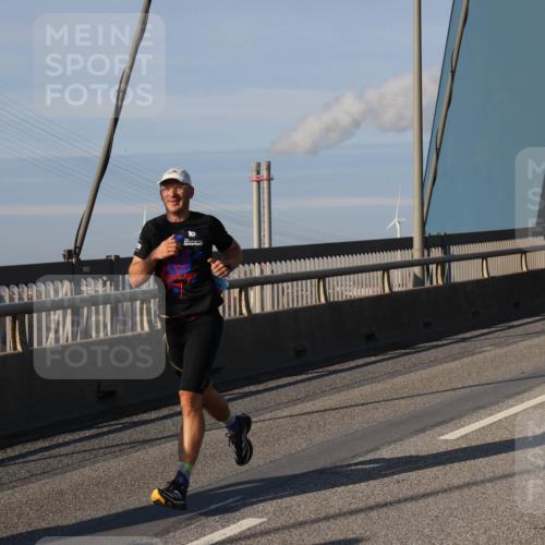 03.10.2025 - Köhlbrandbrückenlauf Julia Fischer http://msf.ph/oto/9001849 03.10.2025 09:40:00 Position 2 19 meine-sportfotos.de