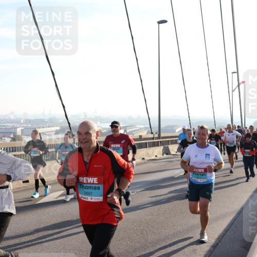03.10.2025 - Köhlbrandbrückenlauf Julia Fischer http://msf.ph/oto/9001852 03.10.2025 09:25:40 Position 1 1890, 2891, 3071 meine-sportfotos.de