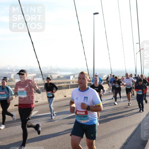 03.10.2025 - Köhlbrandbrückenlauf Julia Fischer http://msf.ph/oto/9001859 03.10.2025 09:25:41 Position 1 3071 meine-sportfotos.de