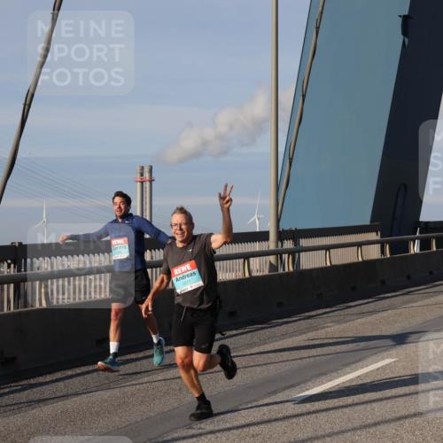 03.10.2025 - Köhlbrandbrückenlauf Julia Fischer http://msf.ph/oto/9001886 03.10.2025 09:40:03 Position 2 1077 meine-sportfotos.de