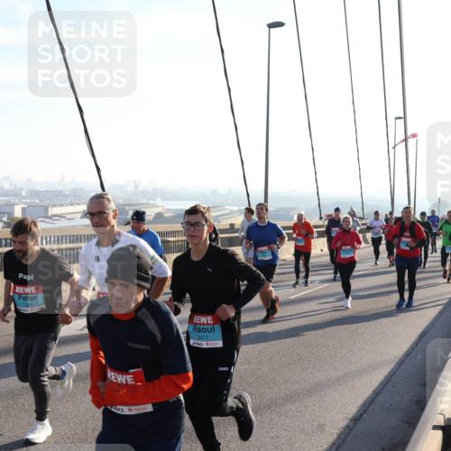 03.10.2025 - Köhlbrandbrückenlauf Julia Fischer http://msf.ph/oto/9001896 03.10.2025 09:25:44 Position 1 1336, 3411 meine-sportfotos.de