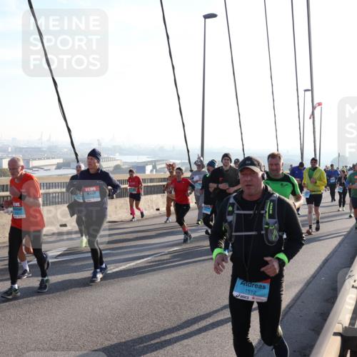 03.10.2025 - Köhlbrandbrückenlauf Julia Fischer http://msf.ph/oto/9001936 03.10.2025 09:25:48 Position 1 1512 meine-sportfotos.de
