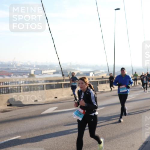 03.10.2025 - Köhlbrandbrückenlauf Julia Fischer http://msf.ph/oto/9001974 03.10.2025 09:25:55 Position 1  meine-sportfotos.de
