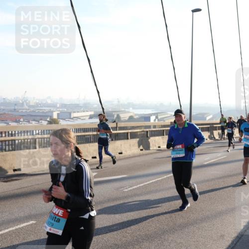 03.10.2025 - Köhlbrandbrückenlauf Julia Fischer http://msf.ph/oto/9001980 03.10.2025 09:25:56 Position 1 1679 meine-sportfotos.de