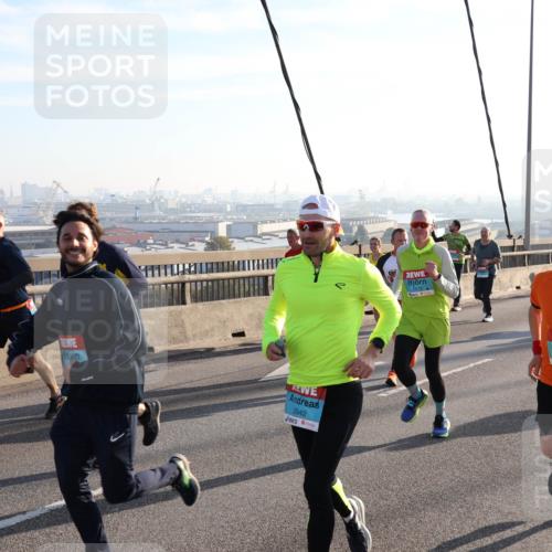 03.10.2025 - Köhlbrandbrückenlauf Julia Fischer http://msf.ph/oto/9002020 03.10.2025 09:26:04 Position 1 66886606866, 2942, 1430 meine-sportfotos.de