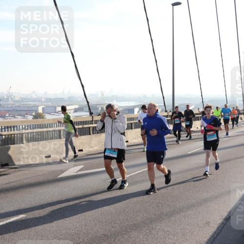 03.10.2025 - Köhlbrandbrückenlauf Julia Fischer http://msf.ph/oto/9002045 03.10.2025 09:26:08 Position 1  meine-sportfotos.de