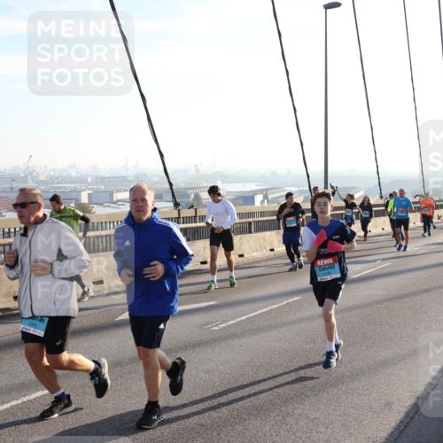 03.10.2025 - Köhlbrandbrückenlauf Julia Fischer http://msf.ph/oto/9002056 03.10.2025 09:26:09 Position 1 3392 meine-sportfotos.de