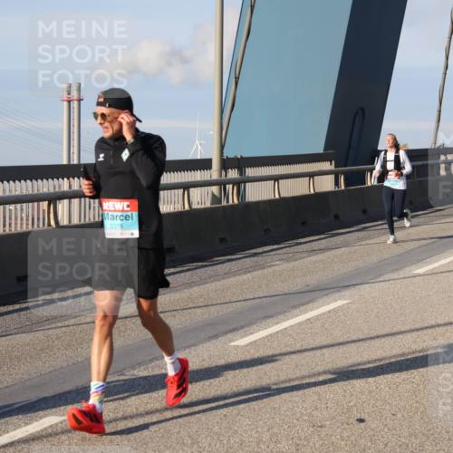 03.10.2025 - Köhlbrandbrückenlauf Julia Fischer http://msf.ph/oto/9002064 03.10.2025 09:40:43 Position 2 3378 meine-sportfotos.de