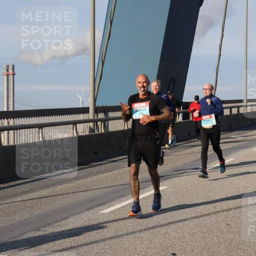 03.10.2025 - Köhlbrandbrückenlauf Julia Fischer http://msf.ph/oto/9002099 03.10.2025 09:40:47 Position 2 1194 meine-sportfotos.de