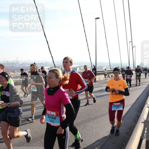 03.10.2025 - Köhlbrandbrückenlauf Julia Fischer http://msf.ph/oto/9002101 03.10.2025 09:26:22 Position 1 1355 meine-sportfotos.de