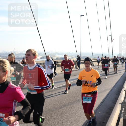 03.10.2025 - Köhlbrandbrückenlauf Julia Fischer http://msf.ph/oto/9002105 03.10.2025 09:26:22 Position 1 1255, 159 meine-sportfotos.de