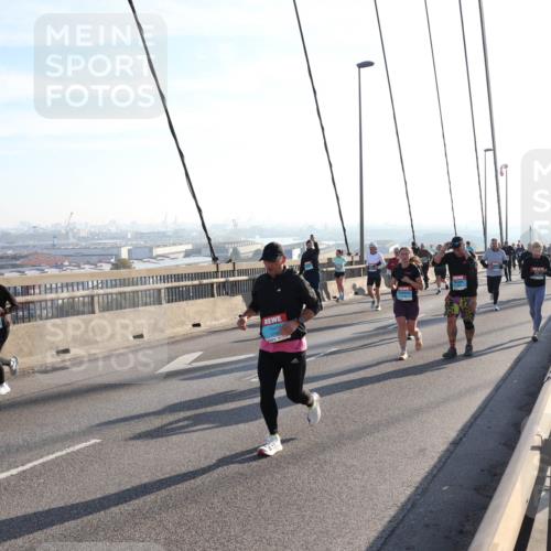 03.10.2025 - Köhlbrandbrückenlauf Julia Fischer http://msf.ph/oto/9002111 03.10.2025 09:26:25 Position 1  meine-sportfotos.de
