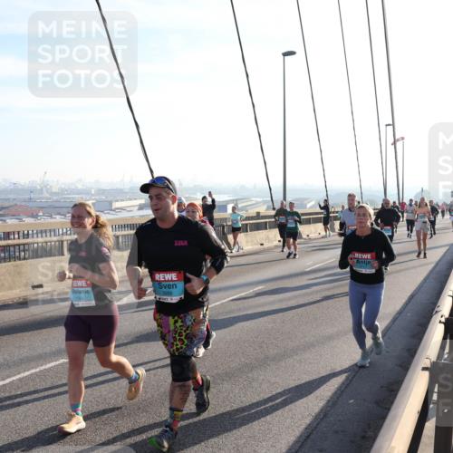 03.10.2025 - Köhlbrandbrückenlauf Julia Fischer http://msf.ph/oto/9002126 03.10.2025 09:26:28 Position 1 1169, 3268 meine-sportfotos.de