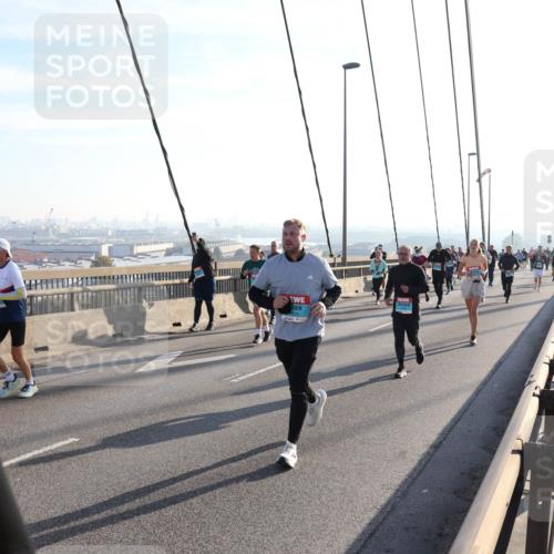 03.10.2025 - Köhlbrandbrückenlauf Julia Fischer http://msf.ph/oto/9002140 03.10.2025 09:26:29 Position 1  meine-sportfotos.de
