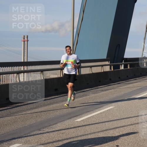 03.10.2025 - Köhlbrandbrückenlauf Julia Fischer http://msf.ph/oto/9002147 03.10.2025 09:40:57 Position 2 1226 meine-sportfotos.de