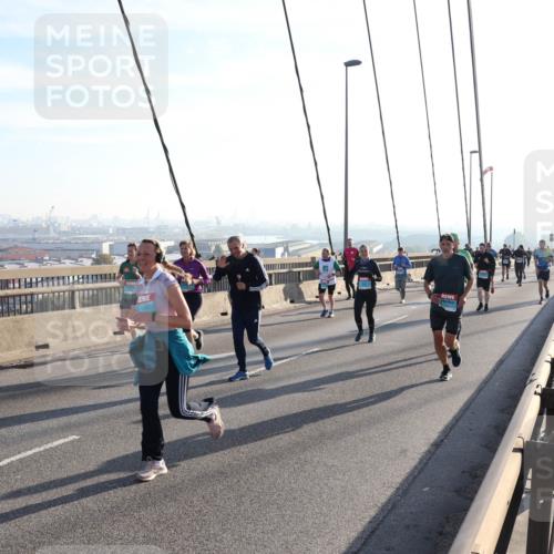 03.10.2025 - Köhlbrandbrückenlauf Julia Fischer http://msf.ph/oto/9002231 03.10.2025 09:26:39 Position 1  meine-sportfotos.de