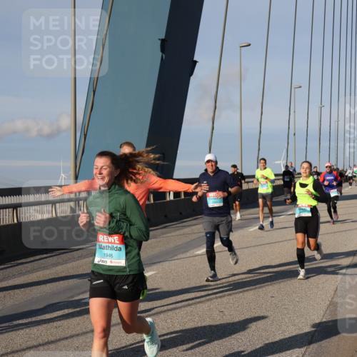 03.10.2025 - Köhlbrandbrückenlauf Julia Fischer http://msf.ph/oto/9002276 03.10.2025 09:41:19 Position 2 2849, 1946 meine-sportfotos.de