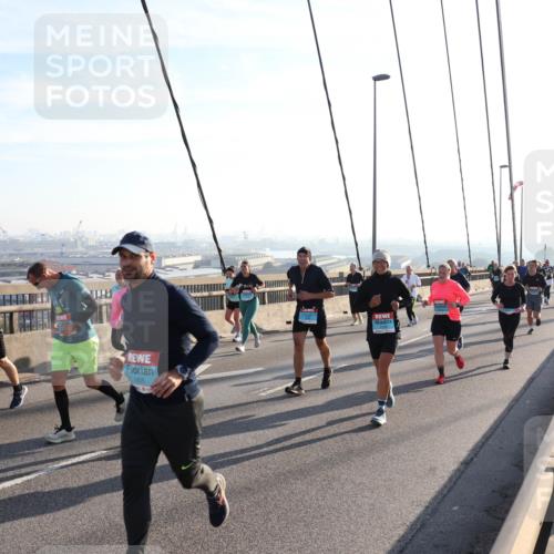 03.10.2025 - Köhlbrandbrückenlauf Julia Fischer http://msf.ph/oto/9002306 03.10.2025 09:26:50 Position 1 1605 meine-sportfotos.de