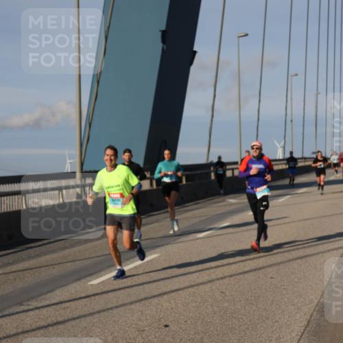 03.10.2025 - Köhlbrandbrückenlauf Julia Fischer http://msf.ph/oto/9002320 03.10.2025 09:41:23 Position 2  meine-sportfotos.de