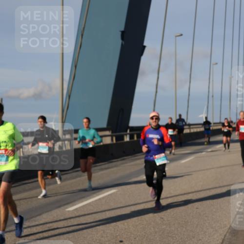 03.10.2025 - Köhlbrandbrückenlauf Julia Fischer http://msf.ph/oto/9002329 03.10.2025 09:41:23 Position 2  meine-sportfotos.de