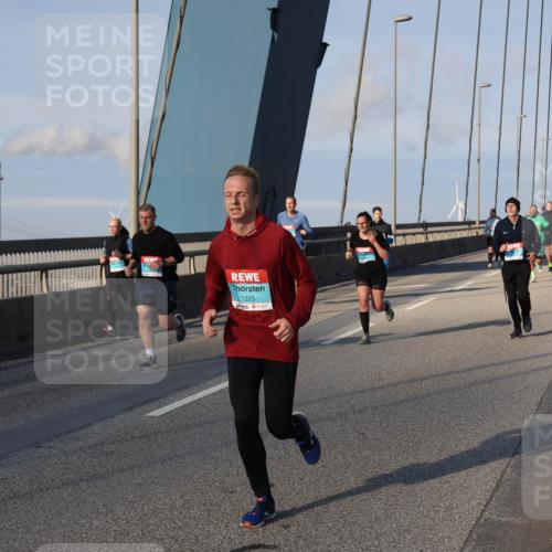 03.10.2025 - Köhlbrandbrückenlauf Julia Fischer http://msf.ph/oto/9002351 03.10.2025 09:41:27 Position 2 1225 meine-sportfotos.de