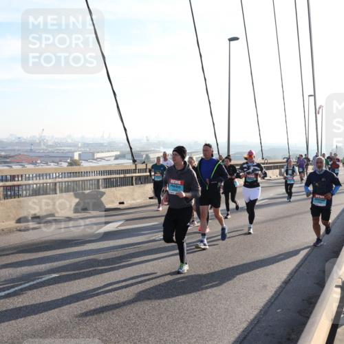03.10.2025 - Köhlbrandbrückenlauf Julia Fischer http://msf.ph/oto/9002372 03.10.2025 09:26:57 Position 1  meine-sportfotos.de