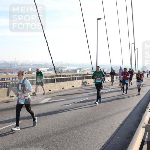 03.10.2025 - Köhlbrandbrückenlauf Julia Fischer http://msf.ph/oto/9002406 03.10.2025 09:27:02 Position 1  meine-sportfotos.de