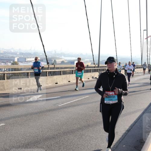 03.10.2025 - Köhlbrandbrückenlauf Julia Fischer http://msf.ph/oto/9002467 03.10.2025 09:27:11 Position 1 3326 meine-sportfotos.de
