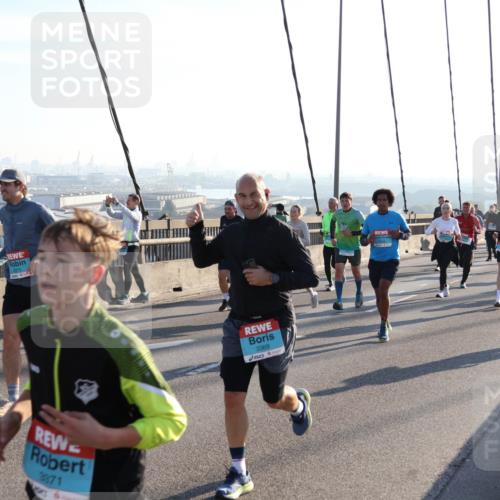 03.10.2025 - Köhlbrandbrückenlauf Julia Fischer http://msf.ph/oto/9002514 03.10.2025 09:27:22 Position 1 3971, 3369 meine-sportfotos.de