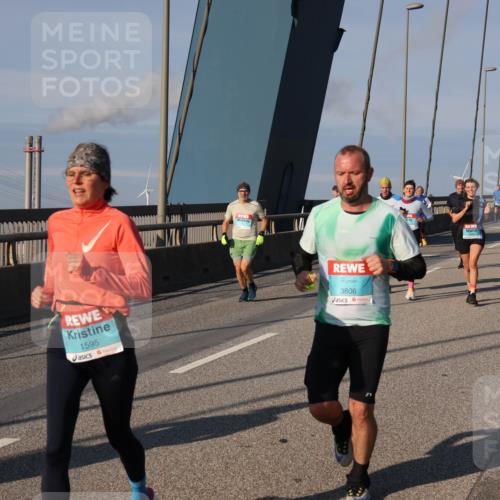 03.10.2025 - Köhlbrandbrückenlauf Julia Fischer http://msf.ph/oto/9002562 03.10.2025 09:42:18 Position 2 1595, 3806 meine-sportfotos.de