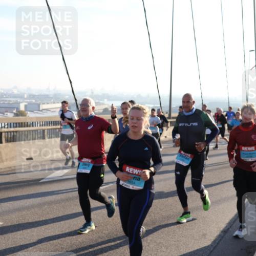03.10.2025 - Köhlbrandbrückenlauf Julia Fischer http://msf.ph/oto/9002607 03.10.2025 09:27:40 Position 1 1654 meine-sportfotos.de