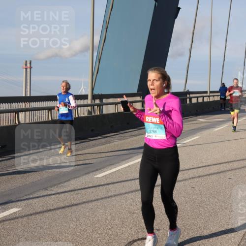 03.10.2025 - Köhlbrandbrückenlauf Julia Fischer http://msf.ph/oto/9002614 03.10.2025 09:42:25 Position 2 3766, 3710 meine-sportfotos.de