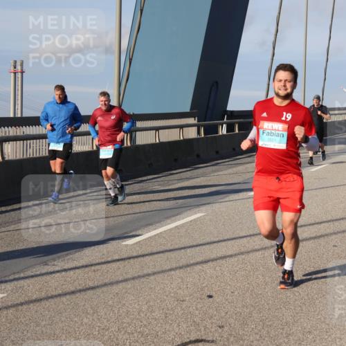 03.10.2025 - Köhlbrandbrückenlauf Julia Fischer http://msf.ph/oto/9002636 03.10.2025 09:42:34 Position 2 19, 3521 meine-sportfotos.de