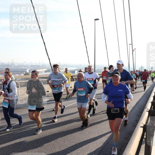 03.10.2025 - Köhlbrandbrückenlauf Julia Fischer http://msf.ph/oto/9002645 03.10.2025 09:27:48 Position 1 43 meine-sportfotos.de