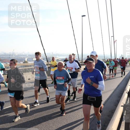 03.10.2025 - Köhlbrandbrückenlauf Julia Fischer http://msf.ph/oto/9002650 03.10.2025 09:27:48 Position 1 1523 meine-sportfotos.de