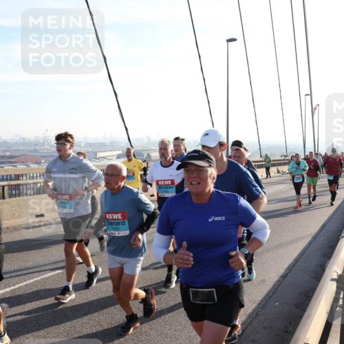 03.10.2025 - Köhlbrandbrückenlauf Julia Fischer http://msf.ph/oto/9002655 03.10.2025 09:27:49 Position 1 1492, 1523, 3166 meine-sportfotos.de
