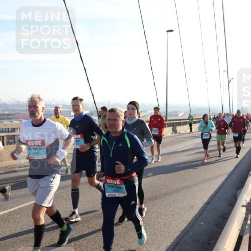03.10.2025 - Köhlbrandbrückenlauf Julia Fischer http://msf.ph/oto/9002660 03.10.2025 09:27:49 Position 1 3166, 1805 meine-sportfotos.de