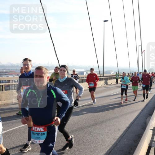 03.10.2025 - Köhlbrandbrückenlauf Julia Fischer http://msf.ph/oto/9002667 03.10.2025 09:27:50 Position 1 1805 meine-sportfotos.de
