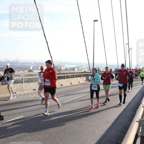 03.10.2025 - Köhlbrandbrückenlauf Julia Fischer http://msf.ph/oto/9002683 03.10.2025 09:27:51 Position 1  meine-sportfotos.de