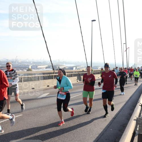 03.10.2025 - Köhlbrandbrückenlauf Julia Fischer http://msf.ph/oto/9002696 03.10.2025 09:27:52 Position 1 1456 meine-sportfotos.de