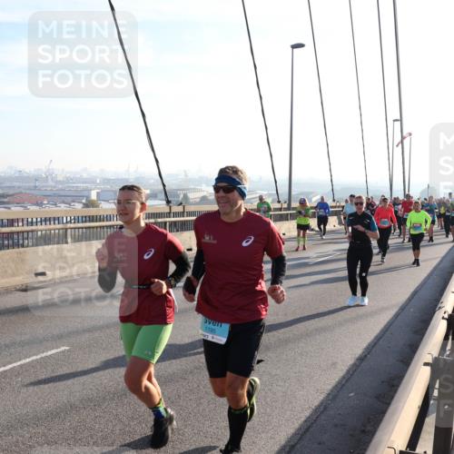 03.10.2025 - Köhlbrandbrückenlauf Julia Fischer http://msf.ph/oto/9002699 03.10.2025 09:27:53 Position 1 1337, 1195 meine-sportfotos.de