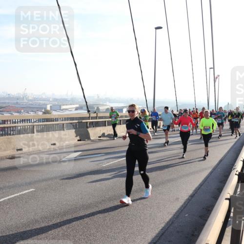 03.10.2025 - Köhlbrandbrückenlauf Julia Fischer http://msf.ph/oto/9002706 03.10.2025 09:27:55 Position 1  meine-sportfotos.de