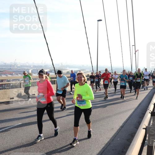 03.10.2025 - Köhlbrandbrückenlauf Julia Fischer http://msf.ph/oto/9002727 03.10.2025 09:27:57 Position 1  meine-sportfotos.de