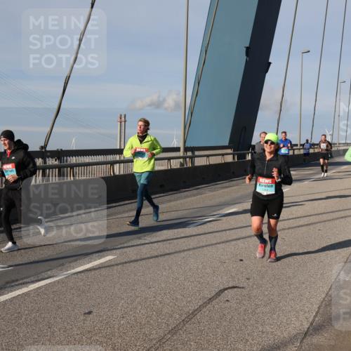 03.10.2025 - Köhlbrandbrückenlauf Julia Fischer http://msf.ph/oto/9002730 03.10.2025 09:42:52 Position 2 1353 meine-sportfotos.de