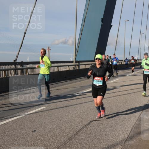 03.10.2025 - Köhlbrandbrückenlauf Julia Fischer http://msf.ph/oto/9002738 03.10.2025 09:42:53 Position 2 1353 meine-sportfotos.de