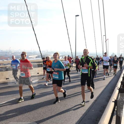 03.10.2025 - Köhlbrandbrückenlauf Julia Fischer http://msf.ph/oto/9002754 03.10.2025 09:27:59 Position 1  meine-sportfotos.de