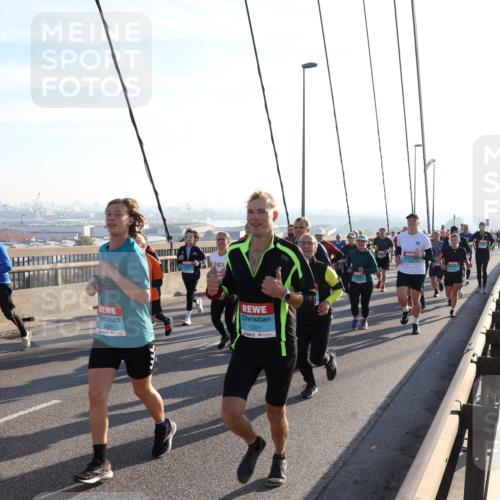 03.10.2025 - Köhlbrandbrückenlauf Julia Fischer http://msf.ph/oto/9002762 03.10.2025 09:28:00 Position 1 3200, 1201, 201 meine-sportfotos.de