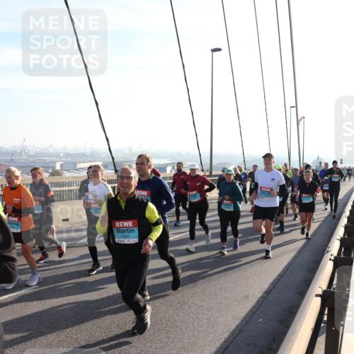03.10.2025 - Köhlbrandbrückenlauf Julia Fischer http://msf.ph/oto/9002770 03.10.2025 09:28:01 Position 1 13, 1464 meine-sportfotos.de