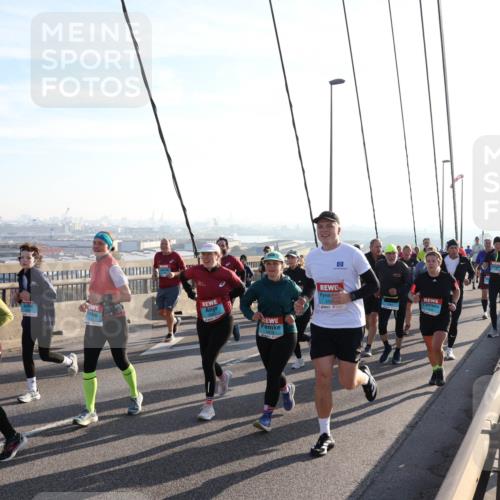 03.10.2025 - Köhlbrandbrückenlauf Julia Fischer http://msf.ph/oto/9002785 03.10.2025 09:28:02 Position 1 315 meine-sportfotos.de